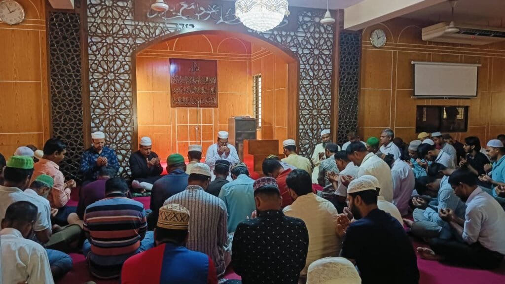 মাইলস্টোনে প্রশিক্ষণ বিমান দুর্ঘটনায় হতাহতের ঘটনায় বেরোবিতে বিশেষ দোয়া