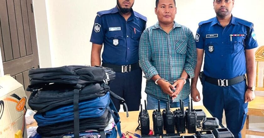 পানছড়িতে সন্ত্রাসীদের সিগনাল ওয়াকিটকিসহ আটক ১