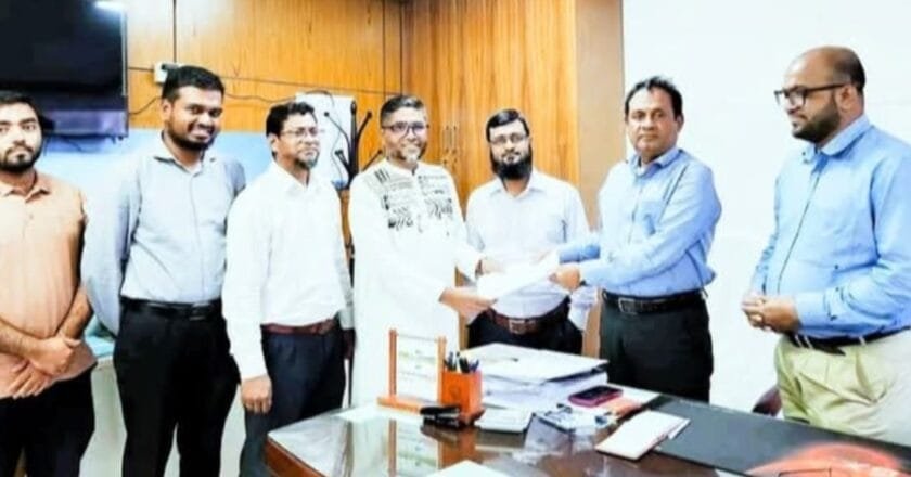 মানিকগঞ্জে নদী রক্ষায় জিও ব্যাগ ফেলার জন্য জামায়াতের এমপি প্রার্থীর অর্থায়ন