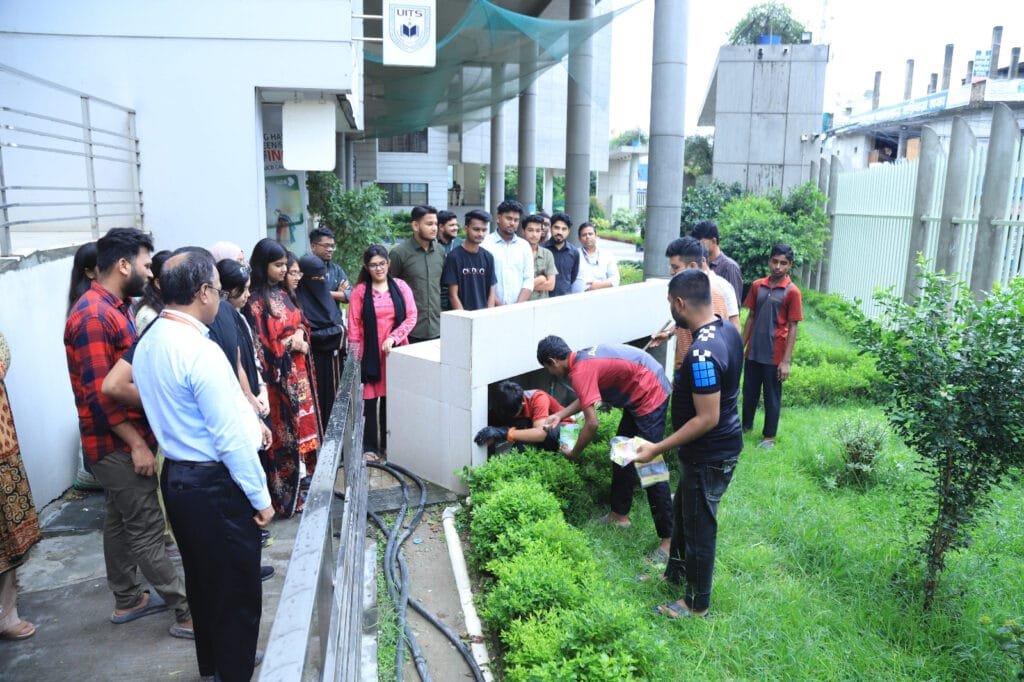 ইউআইটিএসে ডেঙ্গু প্রতিরোধে পরিচ্ছন্নতা কার্যক্রম