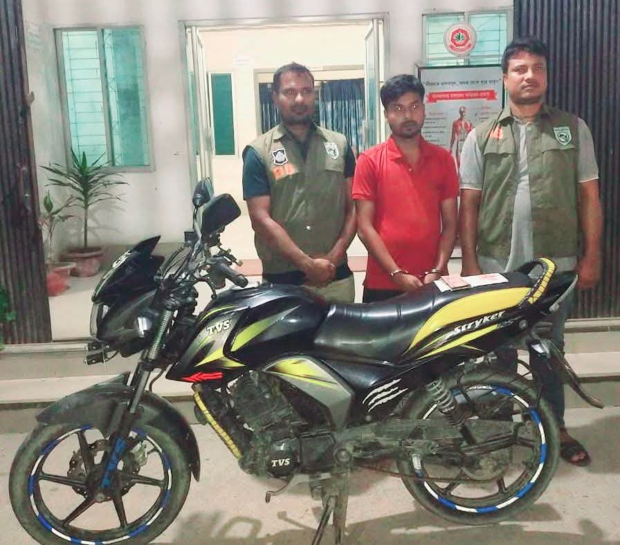 ফুলবাড়ীতে ৩৯ পিস ইয়াবাসহ মাদক কারবারি গ্রেপ্তার