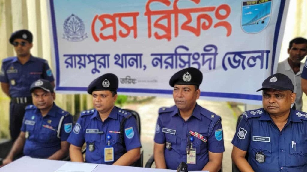 রায়পুরায় সাঁড়াশি অভিযানে অস্ত্র-গোলাবারুদ উদ্ধার; দুই নারী আটক