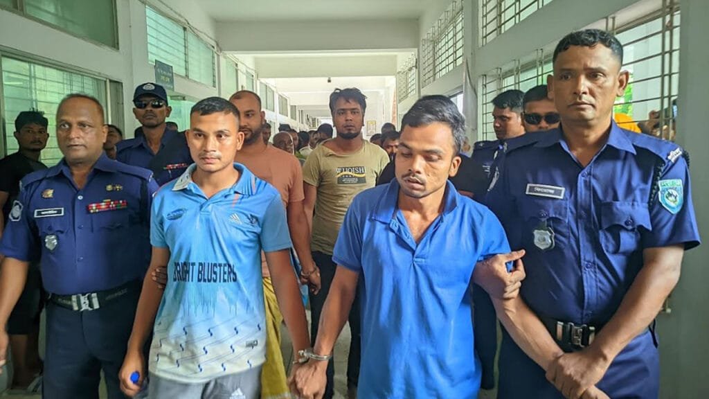 রংপুরে হিন্দুপল্লীতে হামলা ও বাড়িঘর ভাঙচুরের ঘটনায় গ্রেপ্তার ৫