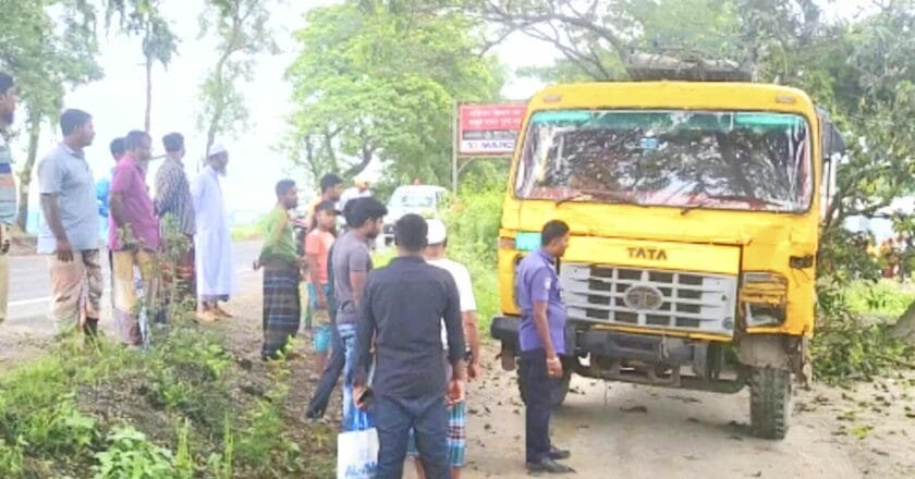 সলঙ্গায় সড়ক দুর্ঘটনায় পিতা-পুত্র নিহত