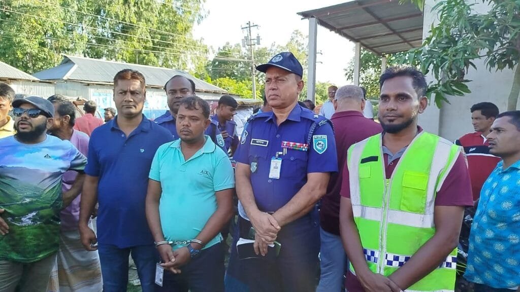 ফুলবাড়ীতে ৪ কেজি গাঁজাসহ মাদক কারবারি গ্রেফতার