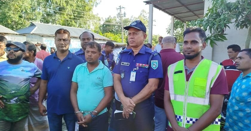 ফুলবাড়ীতে ৪ কেজি গাঁজাসহ মাদক কারবারি গ্রেফতার