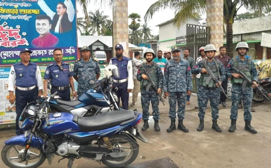 বাংলাদেশ নৌবাহিনী ও ট্রাফিক পুলিশের সমন্বয়ে যৌথ চেকপোষ্ট