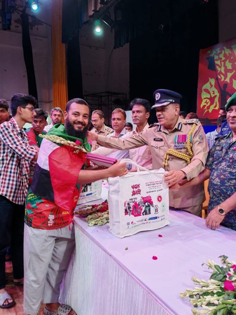 জুলাই যোদ্ধাদের সংবর্ধনা অনুষ্ঠানে ইনসাফের দাবি তুললেন বানারীপাড়ার আহত মাসুম