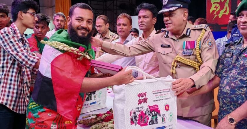 জুলাই যোদ্ধাদের সংবর্ধনা অনুষ্ঠানে ইনসাফের দাবি তুললেন বানারীপাড়ার আহত মাসুম