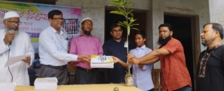 হাটবয়ড়া উচ্চবিদ্যালয়ের শিক্ষার্থীদের মাঝে বিনামূল্যে চারাগাছ বিতরণ
