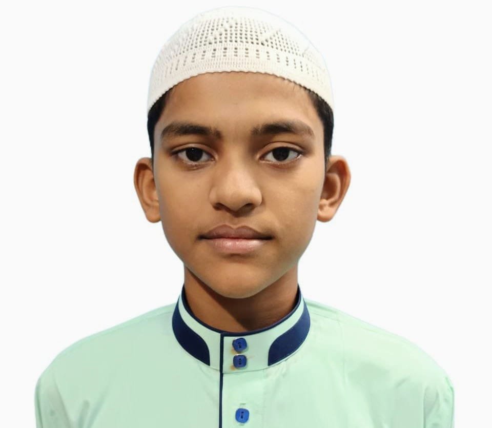 দারুন নাজাত মডেল মাদরাসা থেকে কুরআনের হাফেজ হলেন মাহমুদুর রহমান