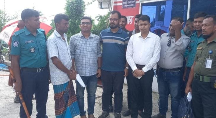 ডুমুরিয়ায় ফিলিং স্টেশন সিলগালা ও জরিমানা