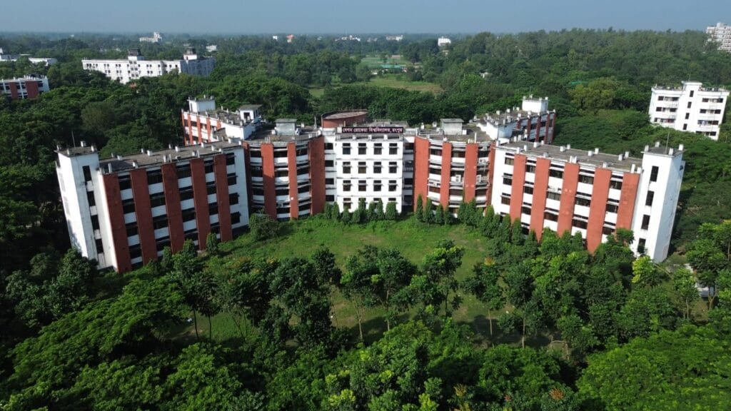 নেই ছাত্র সংসদ নির্বাচন, আমরণ অনশনে বসতে যাচ্ছে বেরোবি শিক্ষার্থীরা
