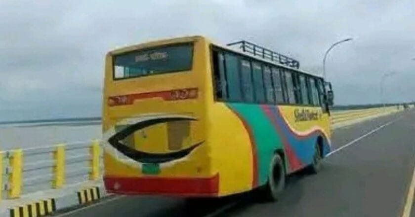 দীর্ঘ প্রতীক্ষার অবসান; ভাসানী সেতু পাড়ি দিয়ে কুড়িগ্রাম-গাইবান্ধায় ছুটছে বাস