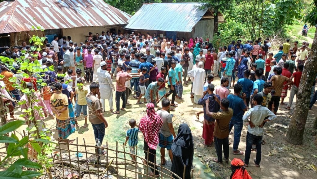 রামগড়ে নিজবাড়ি থেকে মা ও মেয়েকে গলা কাটা মরদেহ উদ্ধার