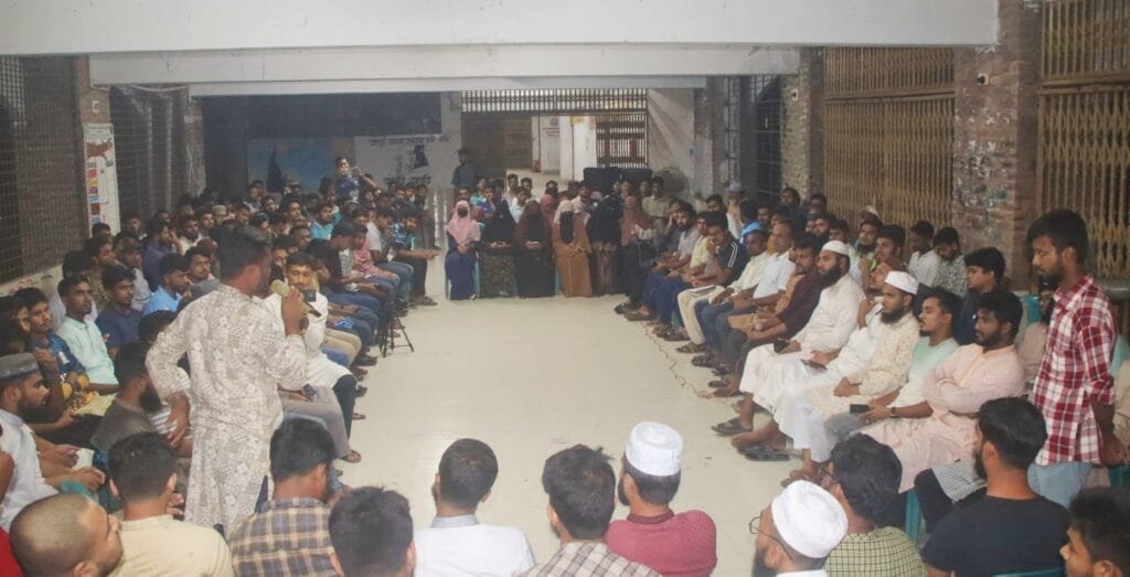 ইকসুর দাবিতে ঐক্যবদ্ধ শিক্ষার্থীরা