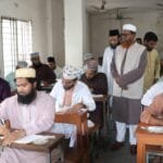 ইআবির অধীনে কামিল (মাস্টার্স) পরীক্ষা শুরু : কেন্দ্র পরিদর্শনে উপাচার্য