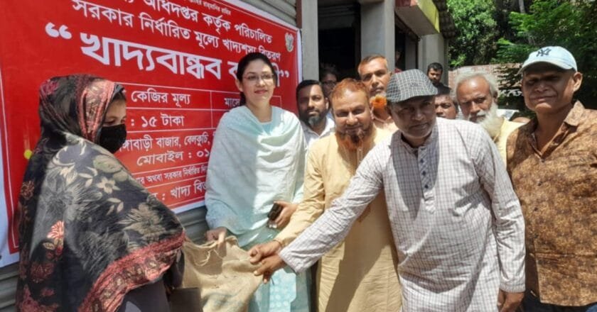 বেলকুচিতে খাদ্যবান্ধব কর্মসূচির চাল বিক্রয় শুরু