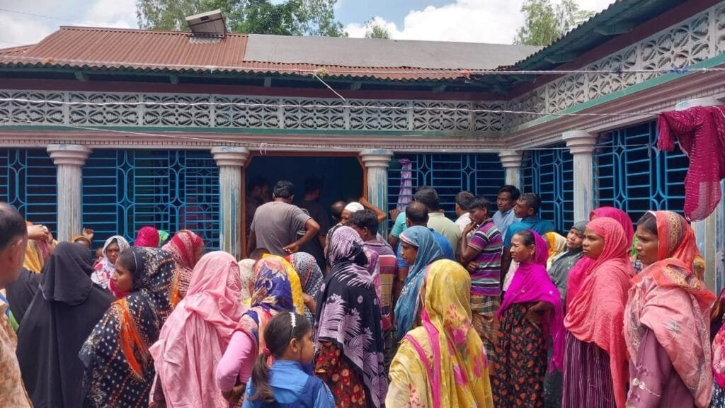 ফুলবাড়ীতে মায়ের সঙ্গে অভিমান করে ছেলের আত্মহত্যা