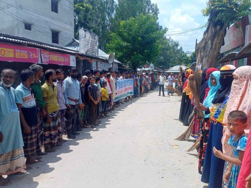 ভূরুঙ্গামারীতে আ.লীগ নেতা কর্তৃক বিএনপি নেতাদের নামে অপপ্রচারের প্রতিবাদে মানববন্ধন