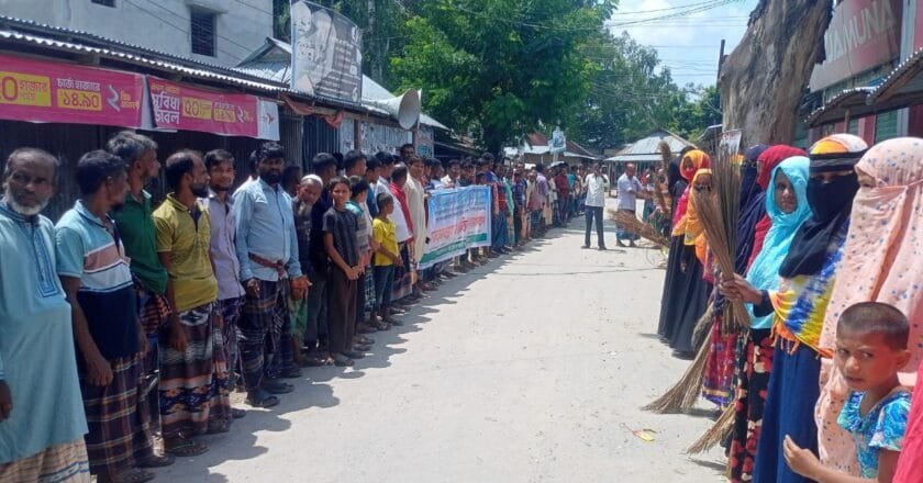 ভূরুঙ্গামারীতে আ.লীগ নেতা কর্তৃক বিএনপি নেতাদের নামে অপপ্রচারের প্রতিবাদে মানববন্ধন