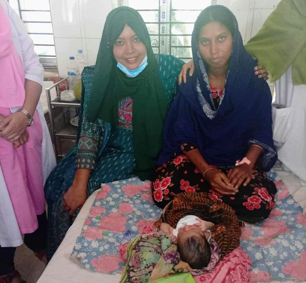 রায়পুরা হাসপাতালে প্রসব পরবর্তী মুমূর্ষু রোগীর জীবন বাঁচিয়ে প্রশংসায় ভাসছেন ডা. ফাহিমা