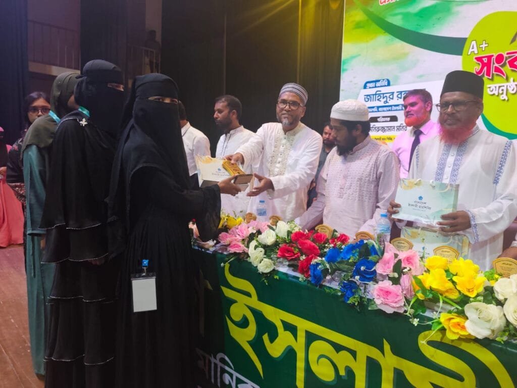 মানিকগঞ্জে মেধাবী শিক্ষার্থীদের সংবর্ধনা দিল ছাত্রশিবির