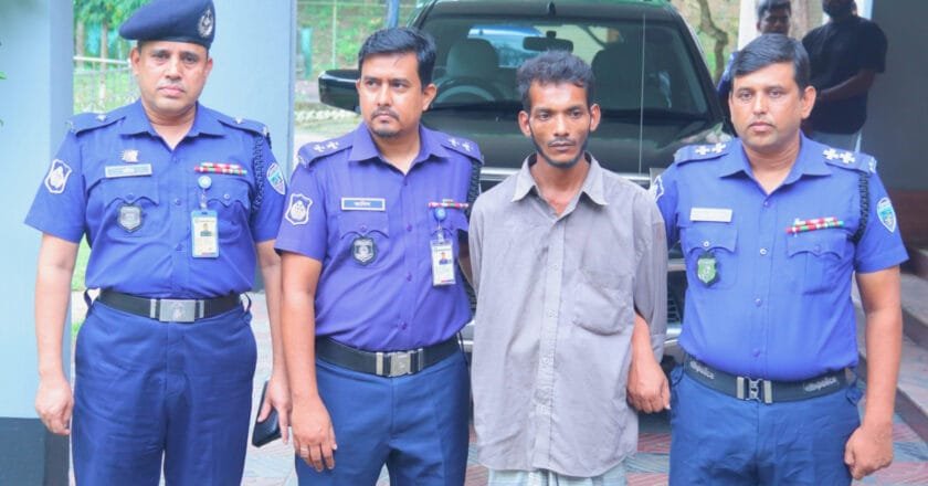 রামগড়ে দাদী-ফুফুকে নৃশংসভাবে হত্যার ঘটনায় ঘাতক সাইফুল আটক