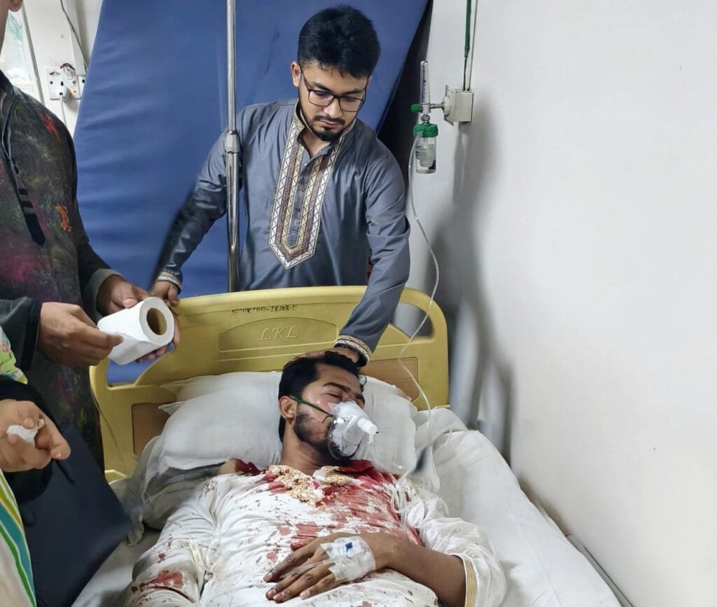 রক্তাক্ত নূরকে দেখতে গেলেন নূরের বন্ধু এনসিপির কেন্দ্রীয় নেতা ফাহিম পাঠান
