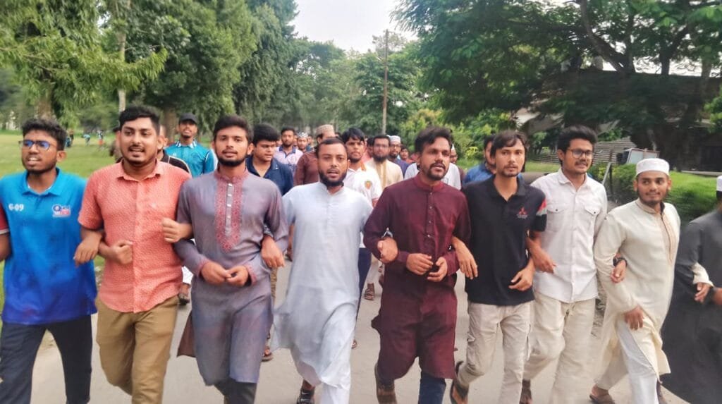 চবি শিক্ষার্থীদের উপর হামলার প্রতিবাদে ইবিতে বিক্ষোভ