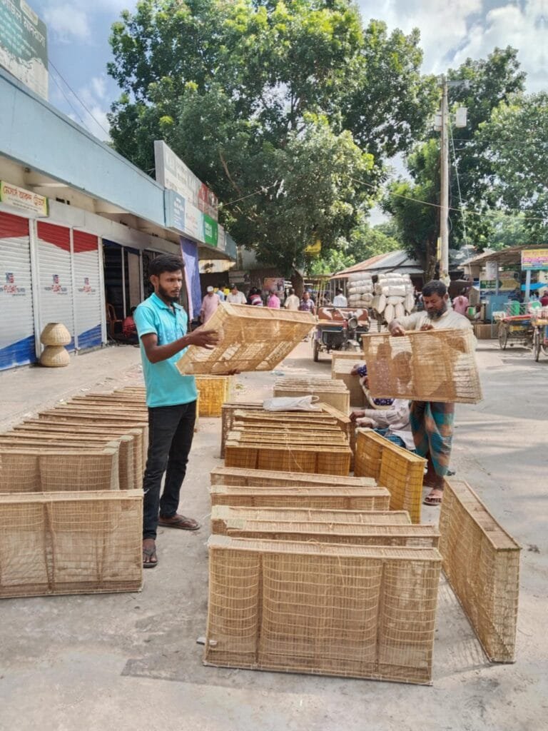 সলঙ্গায় মাছ ধরার উপকরণ বিক্রির ধুম