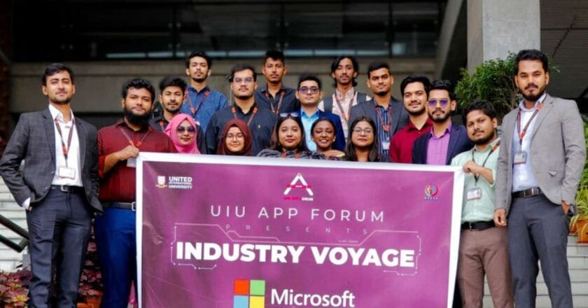 ইউআইইউ শিক্ষার্থীদের মাইক্রোসফ্ট’র বাংলাদেশ অফিস পরিদর্শন