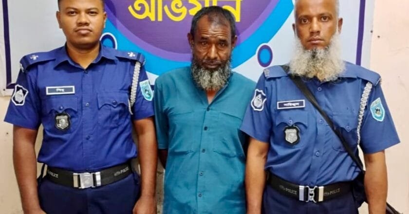 ফুলবাড়ীতে ১০০ পিস ইয়াবাসহ মাদক ব্যবসায়ী গ্রেফতার