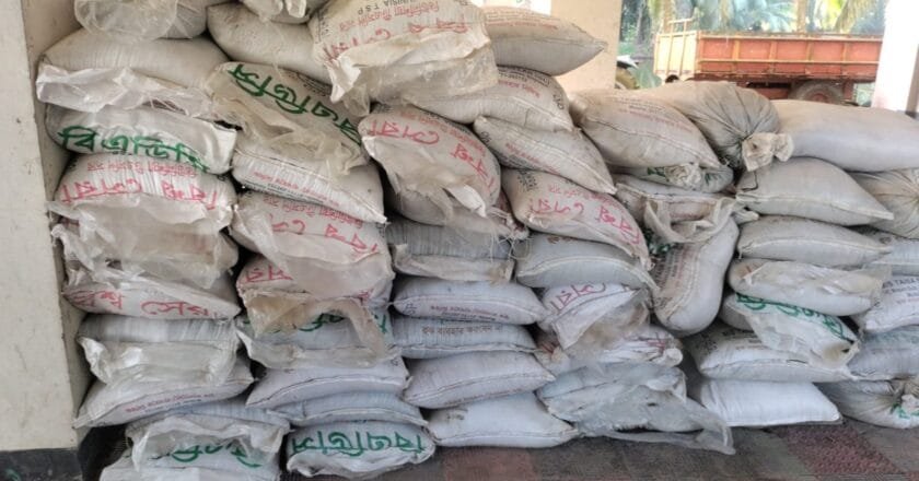 তজুমদ্দিন থেকে নদীপথে পাচারকালে সরকারি টিএসপি সার জব্দ; জড়িতদের রক্ষার চেষ্টা