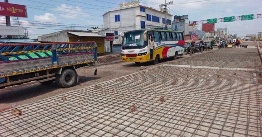 অবশেষে খুলনা-সাতক্ষীরা মহাসড়কে সংস্কার কাজ শুরু
