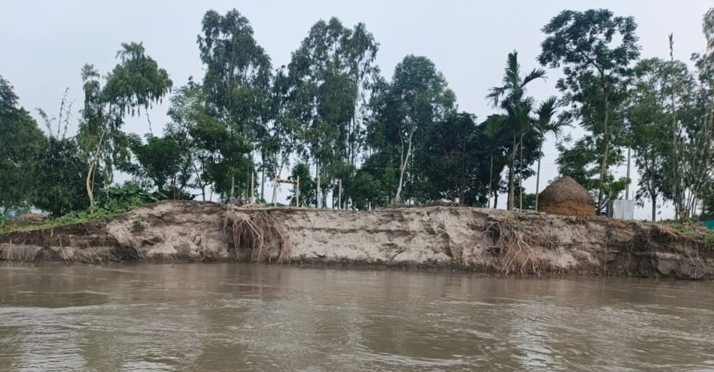 কুড়িগ্রাম পানি উন্নয়ন বোর্ডের নদী ভাঙ্গন এলাকা পরিদর্শন
