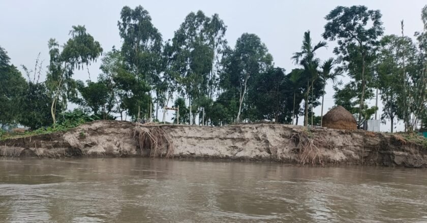 কুড়িগ্রাম পানি উন্নয়ন বোর্ডের নদী ভাঙ্গন এলাকা পরিদর্শন