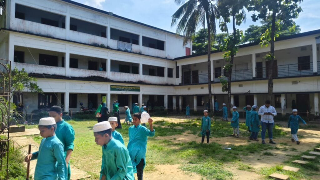 ভোটার তালিকায় ভূয়া অভিভাবক, মালপুকুরিয়ায় নির্বাচন ঘিরে উত্তেজনা