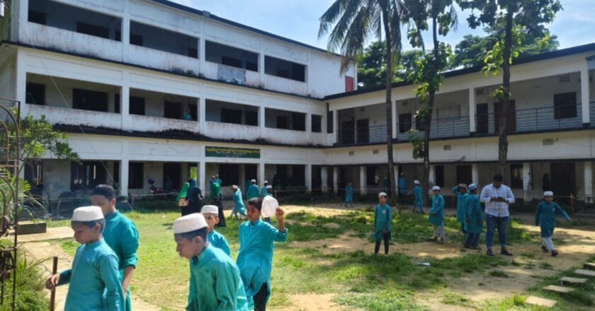 ভোটার তালিকায় ভূয়া অভিভাবক, মালপুকুরিয়ায় নির্বাচন ঘিরে উত্তেজনা