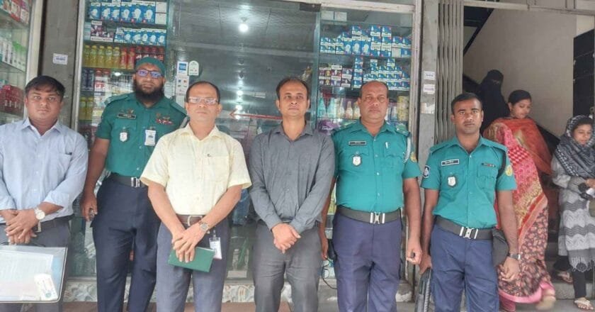 খুলনায় ভোক্তা অধিকারের অভিযানে ১৭ প্রতিষ্ঠানকে আড়াই লাখ টাকা জরিমানা