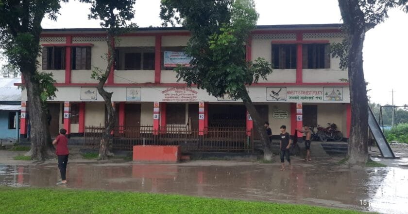 জয়মনিরহাট সরকারি প্রাথমিক বিদ্যালয়ের শিক্ষক ও নৈশপ্রহরীর বিরুদ্ধে অভিভাবকের লিখিত অভিযোগ