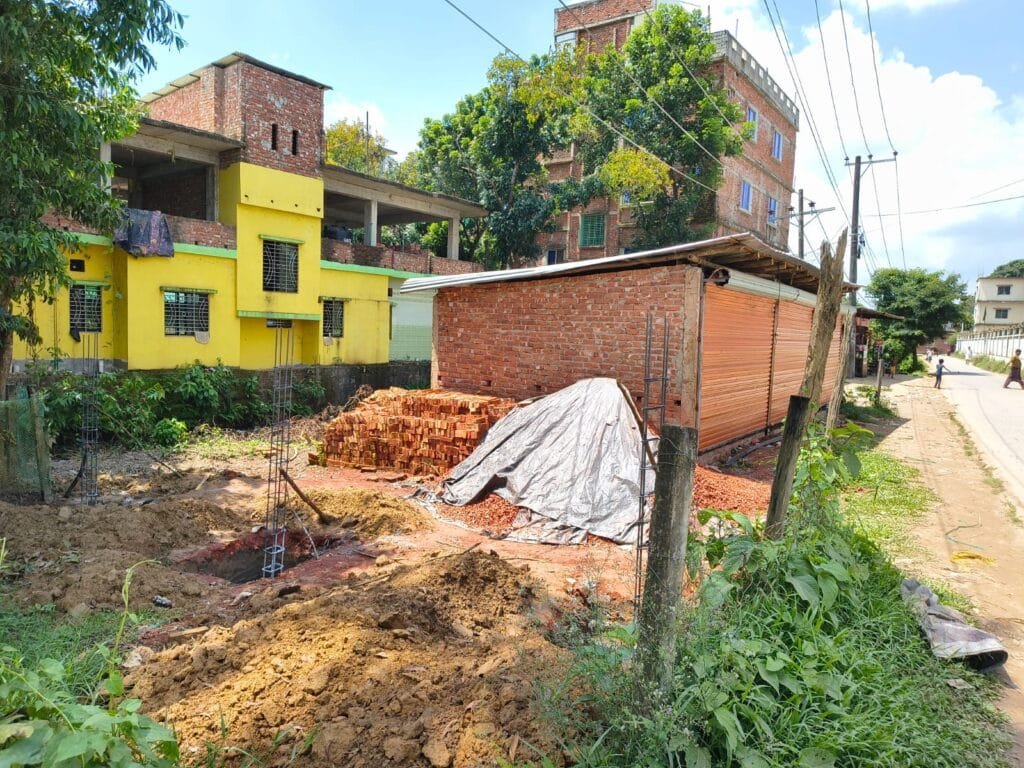 লোহাগাড়ায় স্কুলের জায়গা দখল করে স্থাপনা নির্মানের অভিযোগ