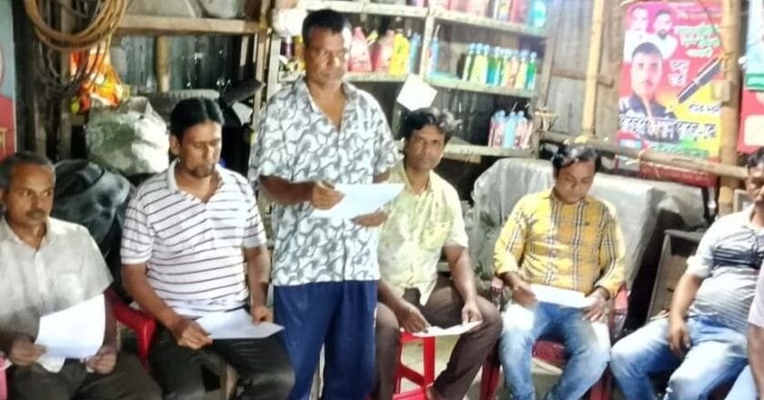 ফুলতলায় শ্রমিকদল নেতার প্রতিষ্ঠানে হামলার প্রতিবাদে সংবাদ সম্মেলন