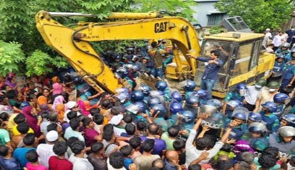 খুলনায় বাস্তুহারা কলোনিতে উচ্ছেদ অভিযান, সংঘর্ষে আহত ৩০