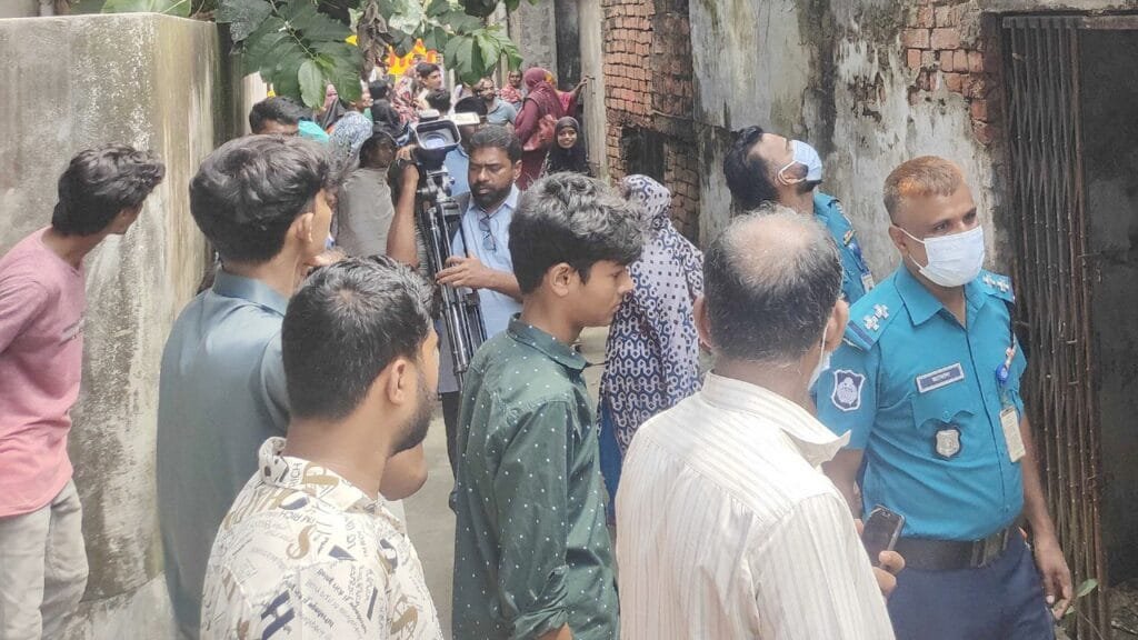 খুলনায় নিখোঁজ যুবকের লাশ মিলল চিলেকোঠায়
