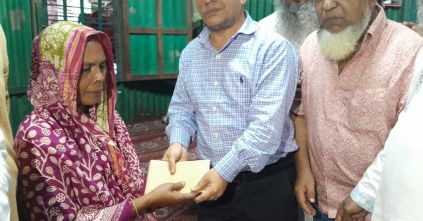 নিহত যুবদলকর্মী বাবুর পরিবারের পাশে রাকিব উদ্দিন সরকার পাপ্পু