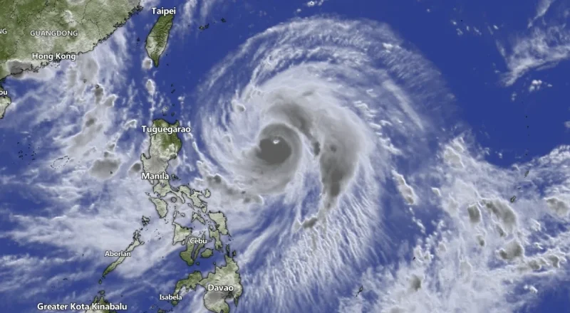 সুপার টাইফুন ‘রাগাসা’র তাণ্ডব শুরু, স্কুল-অফিস বন্ধ ঘোষণা