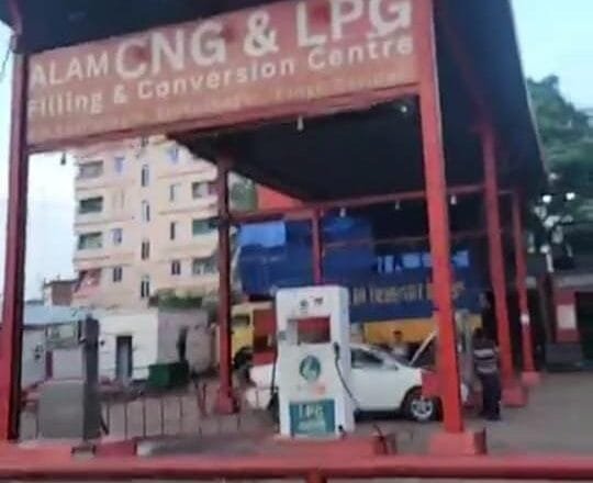 টঙ্গীতে তীব্র গ্যাস সংকট : অবৈধ সংযোগে জনজীবন ও শিল্পকারখানায় চরম দুর্ভোগ