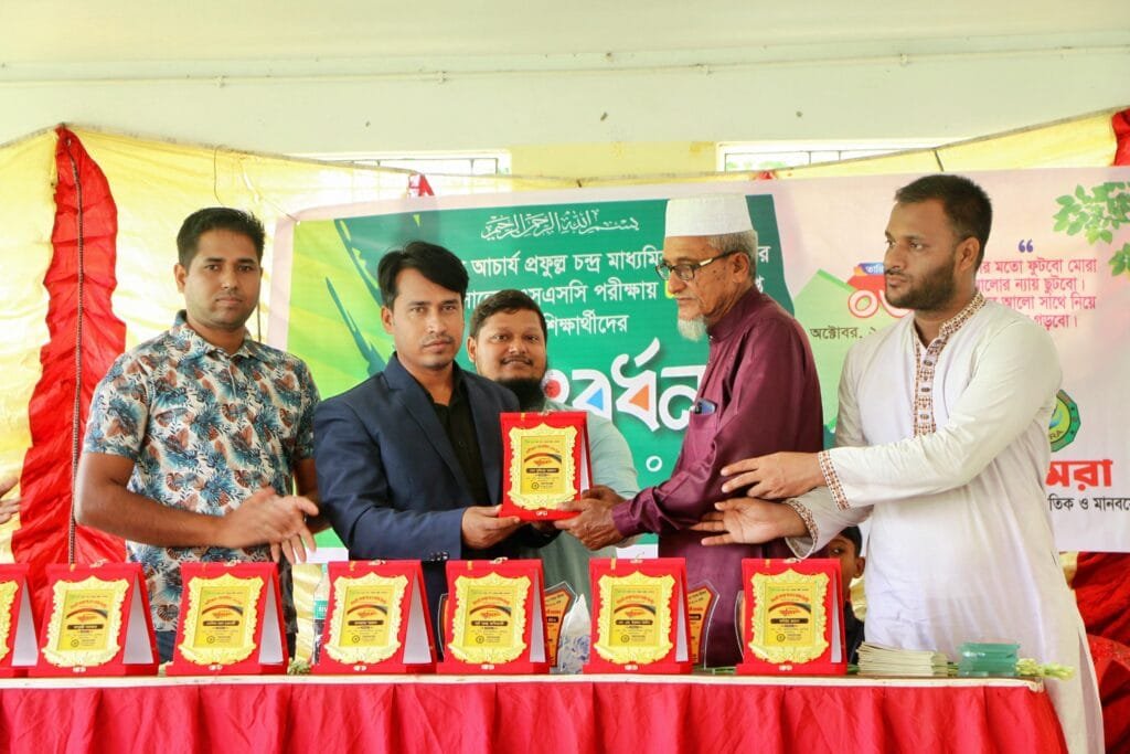 সাতক্ষীরার চাম্পাফুলে গুণীজন, শিক্ষক ও কৃতি শিক্ষার্থী সংবর্ধনা