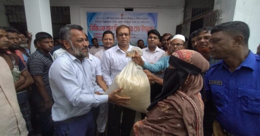 ভোলায় দেড় লাখ জেলের মাঝে ভিজিএফ চাল বিতরণ উদ্বোধন